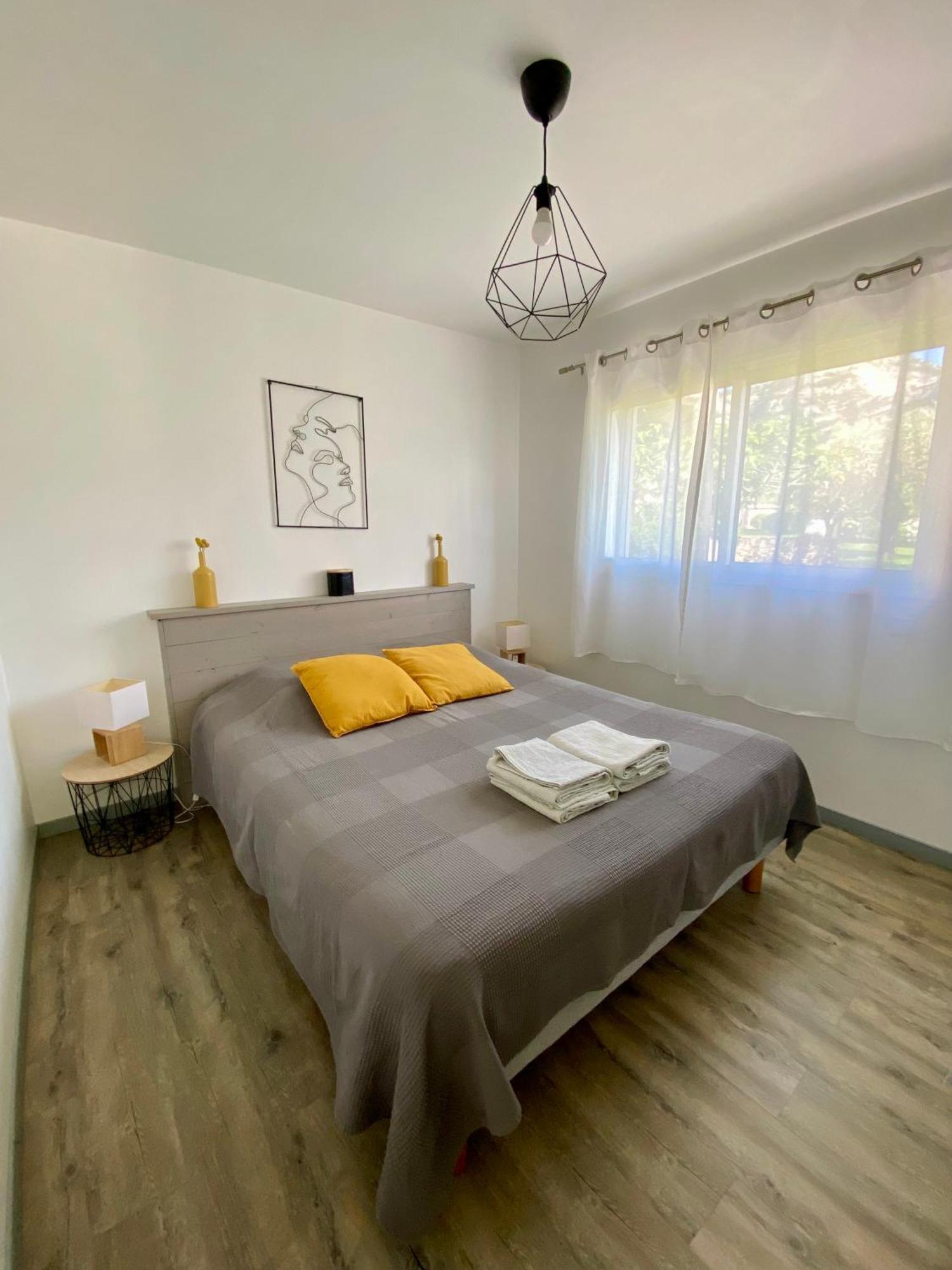 La Petite Maison Robion en Luberon Phòng bức ảnh