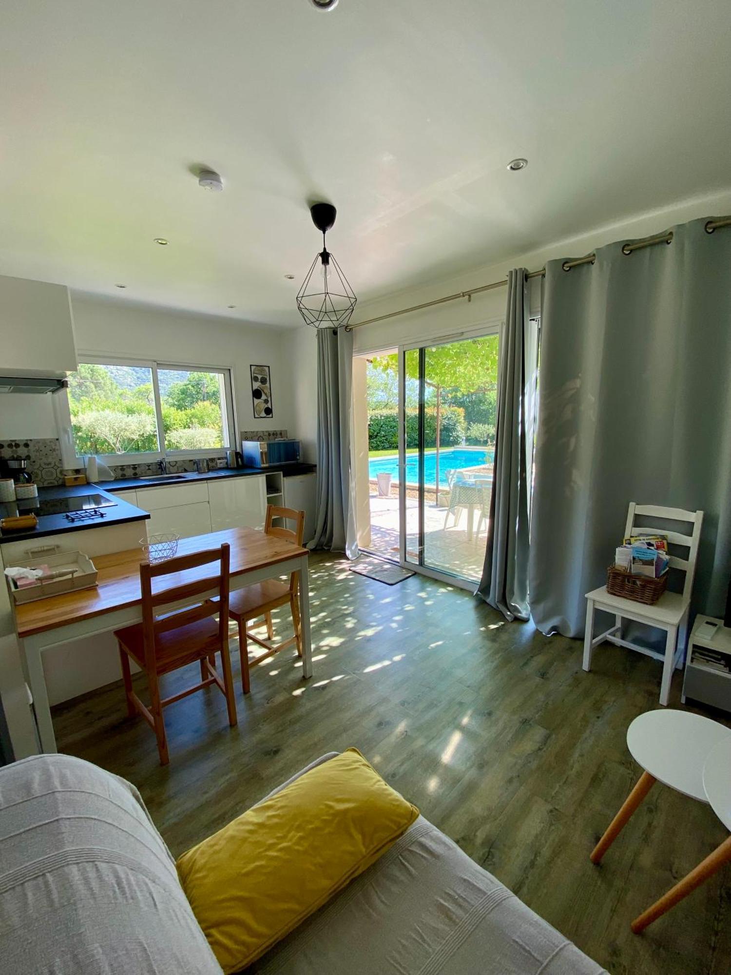 La Petite Maison Robion en Luberon Phòng bức ảnh